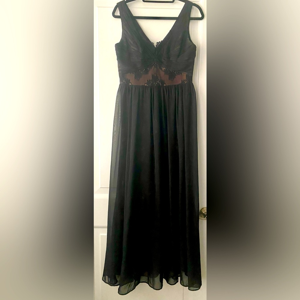 VERA WANG BLACK AND NUDE GOWN